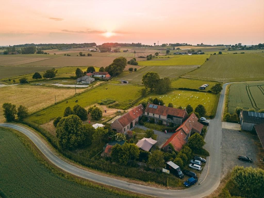 De Deugdzonde – B&B Vierkantshoeve Sint-Denijs