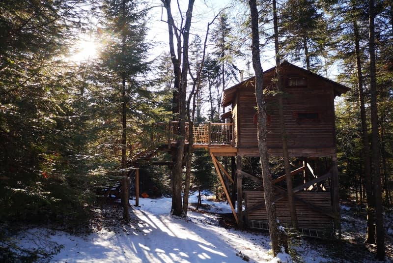 Chalet Perché (dans les arbres) — Cabane élévée