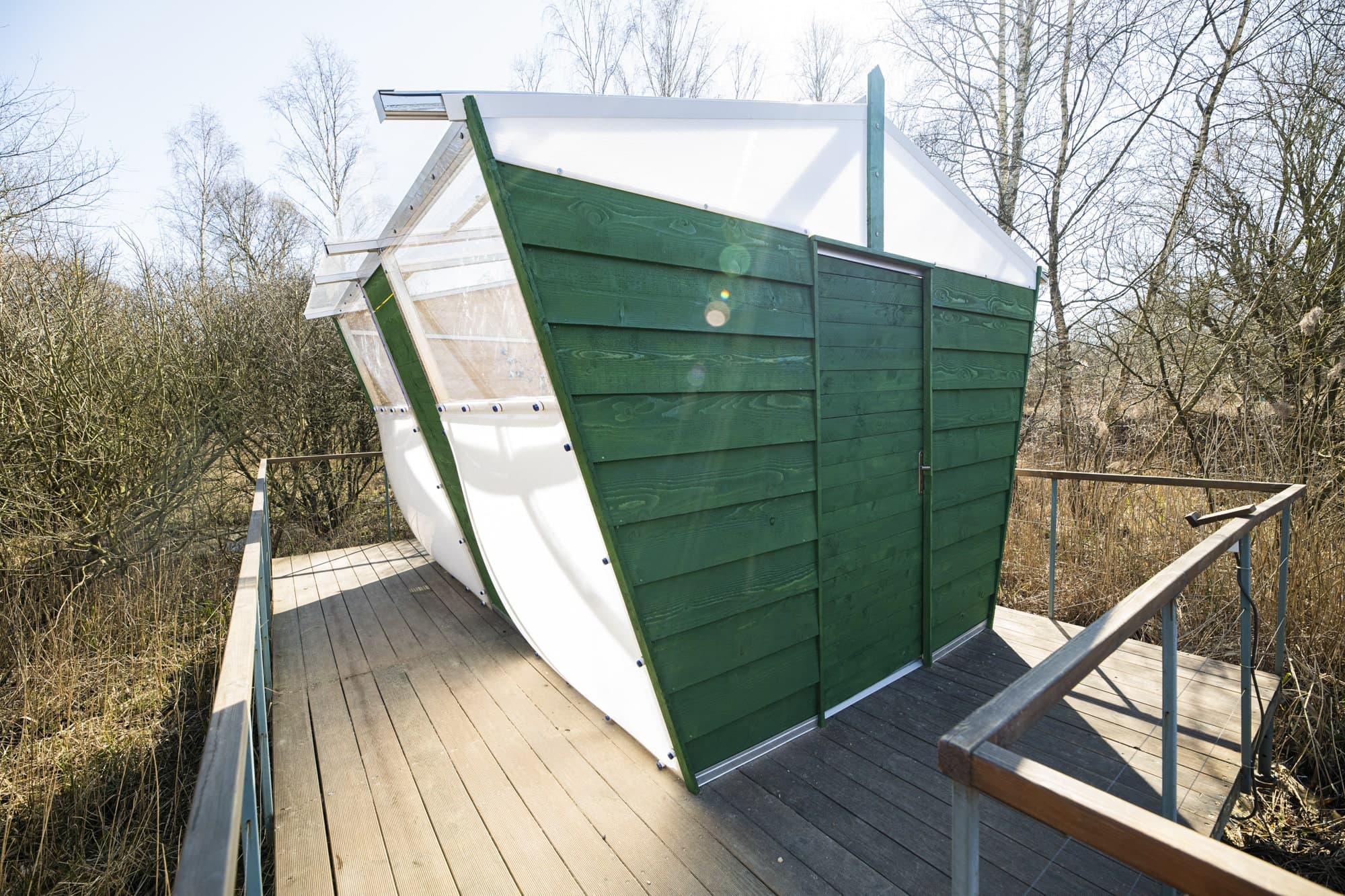 L'Orée — Cahute en bois côté forêt