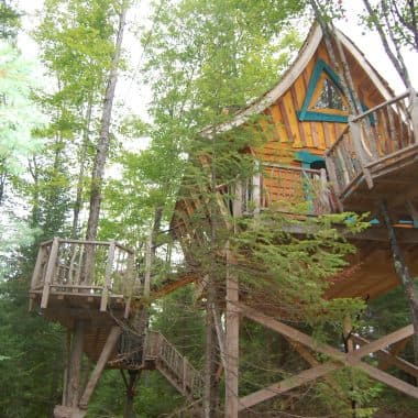 Chalet Enchanté (dans les arbres) — Conte de fées