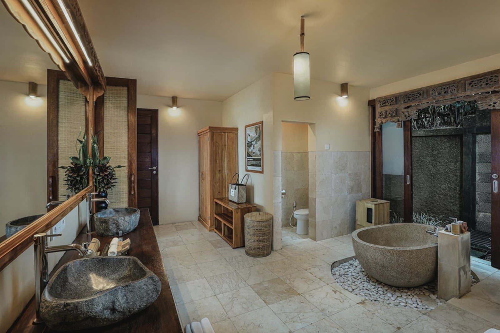 Luxury Suite — Panoramic sanctuary