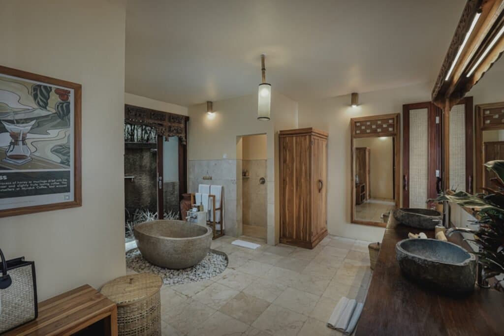 Luxury Suite — Panoramic sanctuary