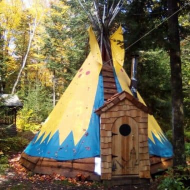 Le Tipi des premières nations — Immersion autochtone