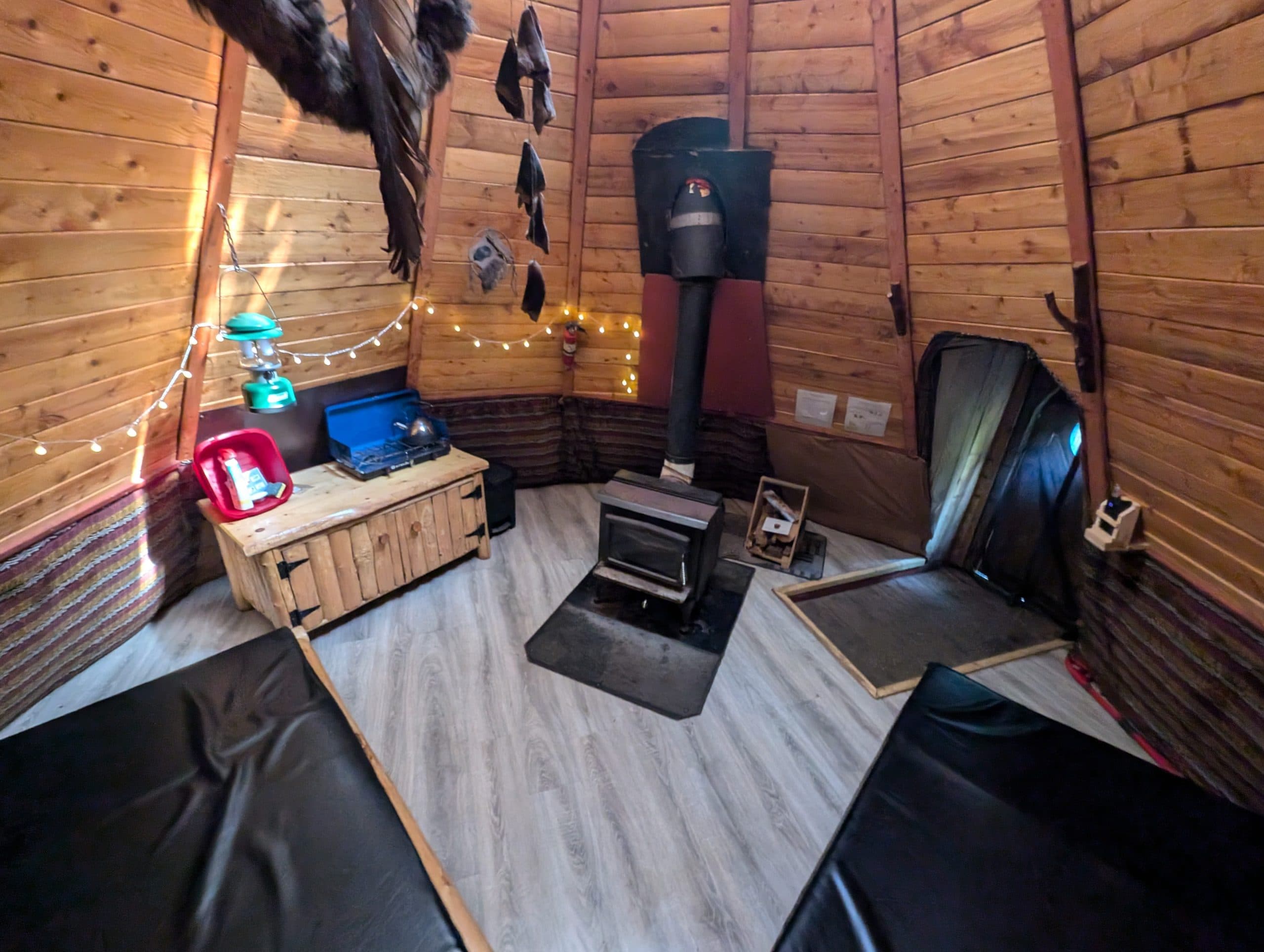 Le Tipi des premières nations — Immersion autochtone